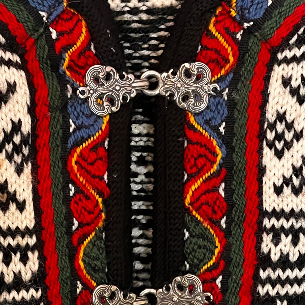 “DALE” Authentic Norwegian Vintage Style Soft Wool Knit Cardigan w/Ornate Clasps